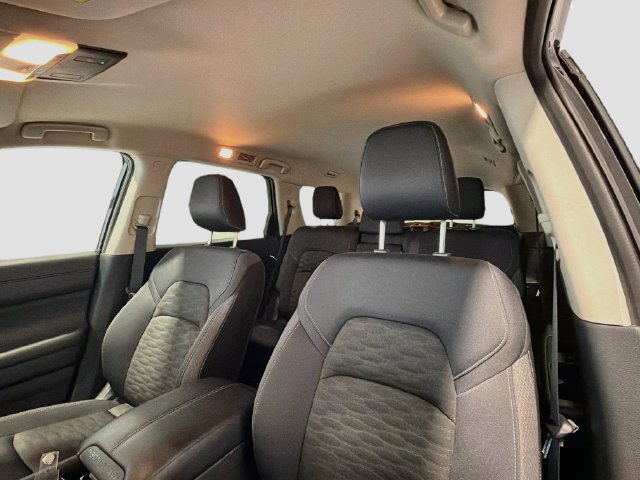 Used 2025 Nissan Pathfinder SV AWD/4WD image 19