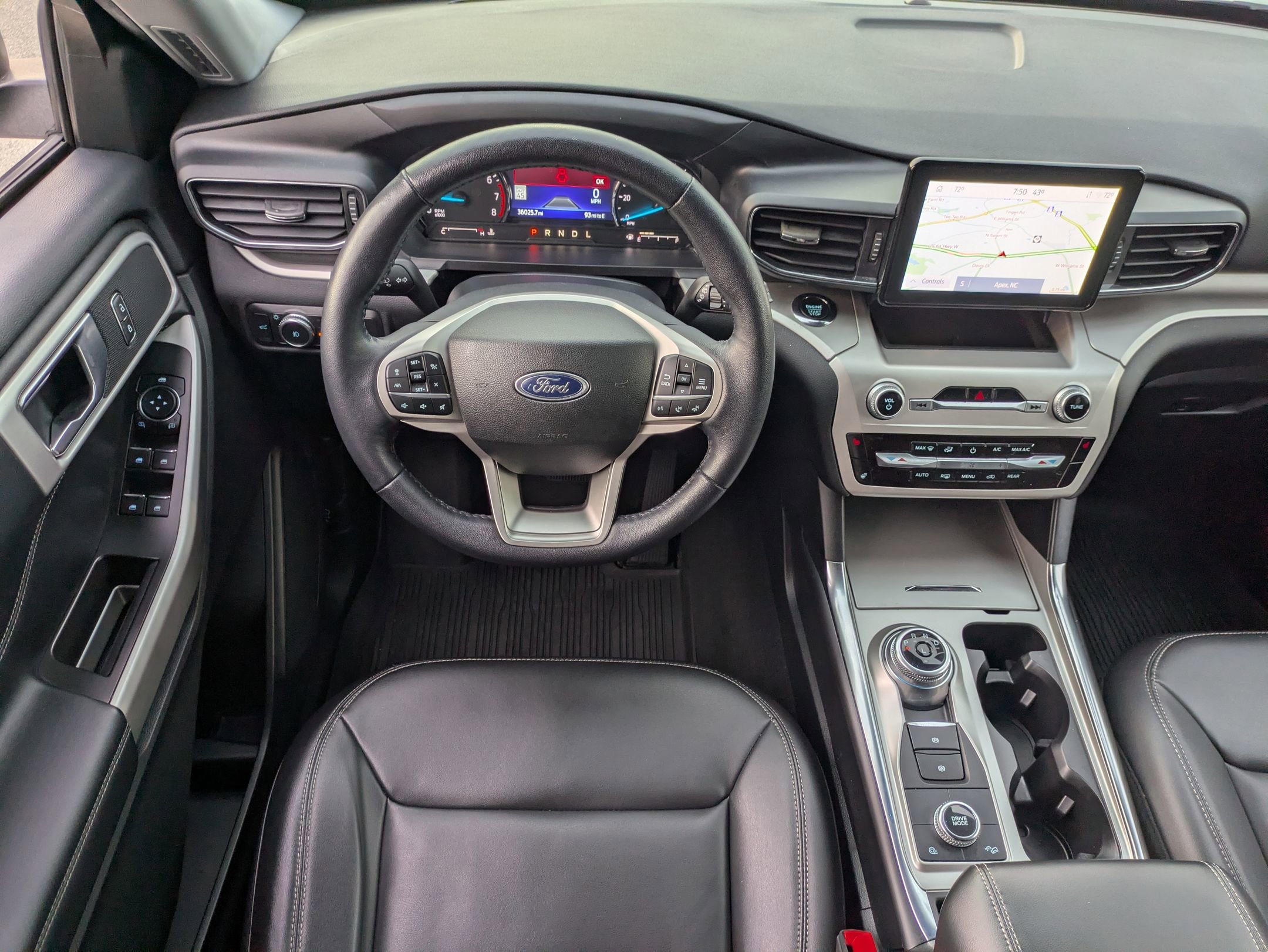 Certified 2022 Ford Explorer XLT w/ Equipment Group 202A image 33