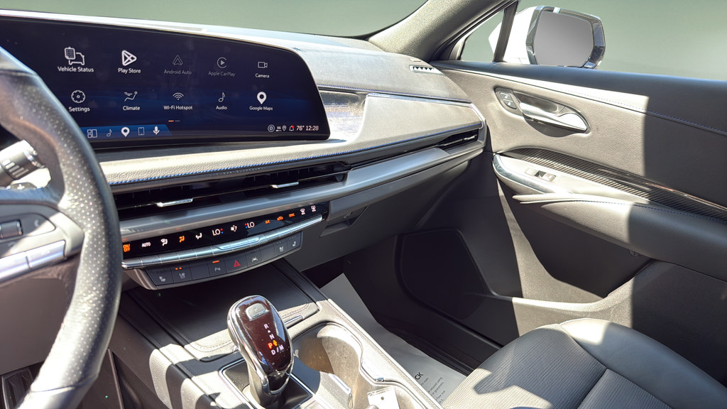 Certified 2025 Cadillac XT4 Sport w/ LPO, Onyx Lite Package AWD/4WD image 31