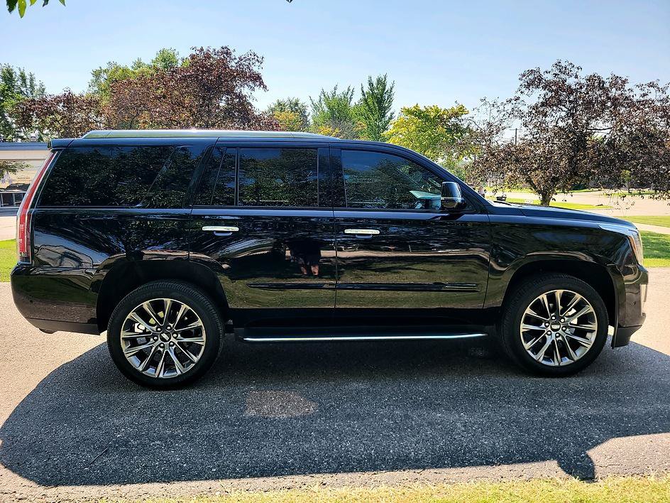 Used 2020 Cadillac Escalade Luxury w/ Escalade Sport Edition AWD/4WD image 8