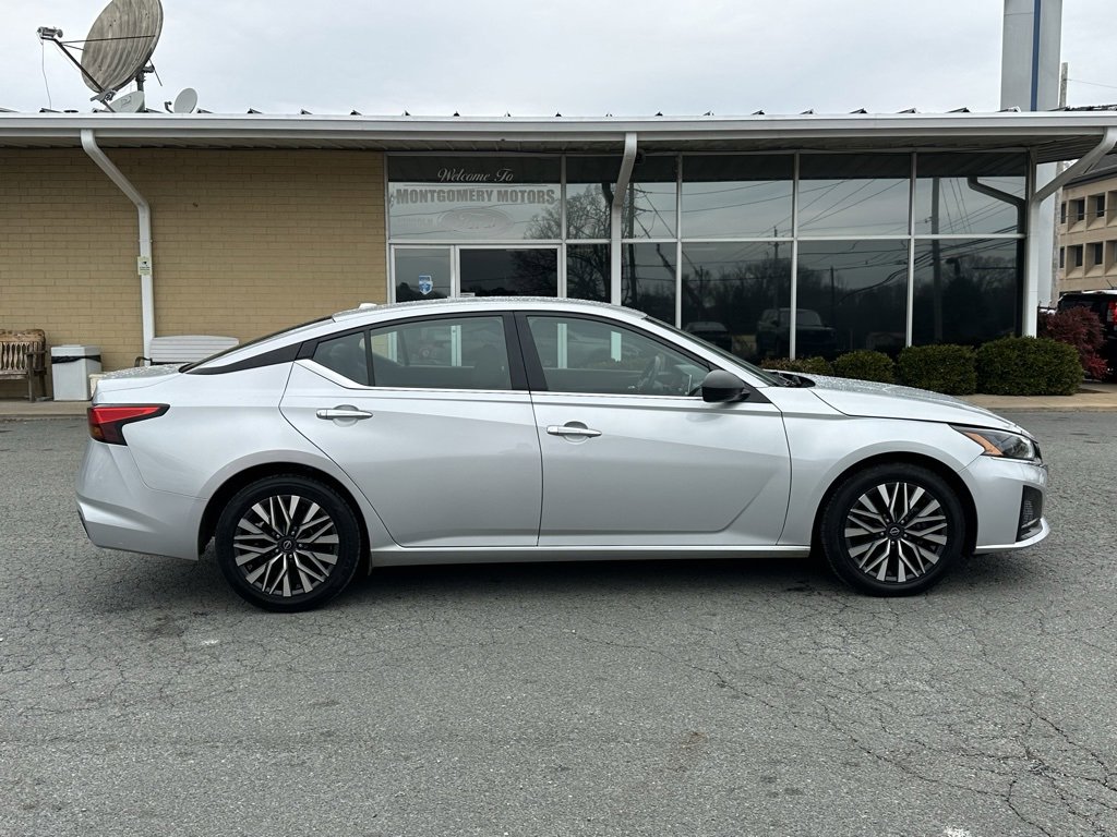 Used 2024 Nissan Altima 2.5 SV image 9