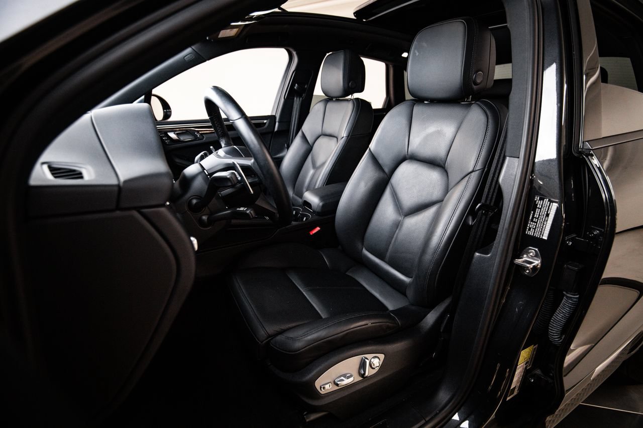 Certified 2022 Porsche Macan AWD/4WD image 5