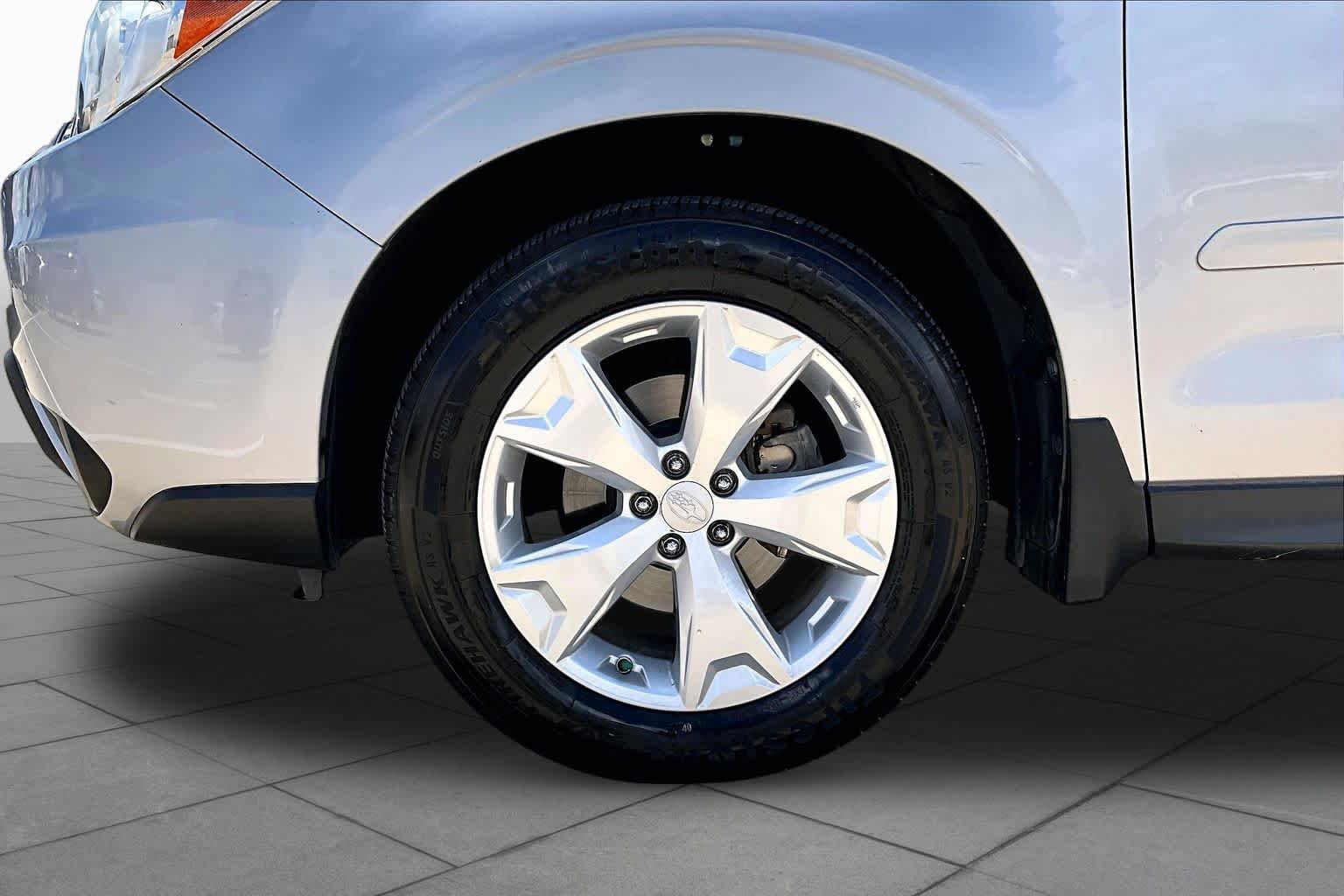 Used 2014 Subaru Forester 2.5i Touring AWD/4WD image 11