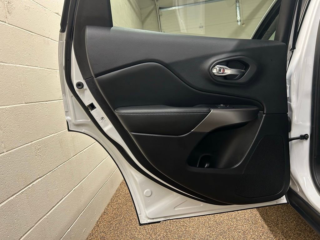 Used 2019 Jeep Cherokee Latitude Plus w/ Cold Weather Group image 14