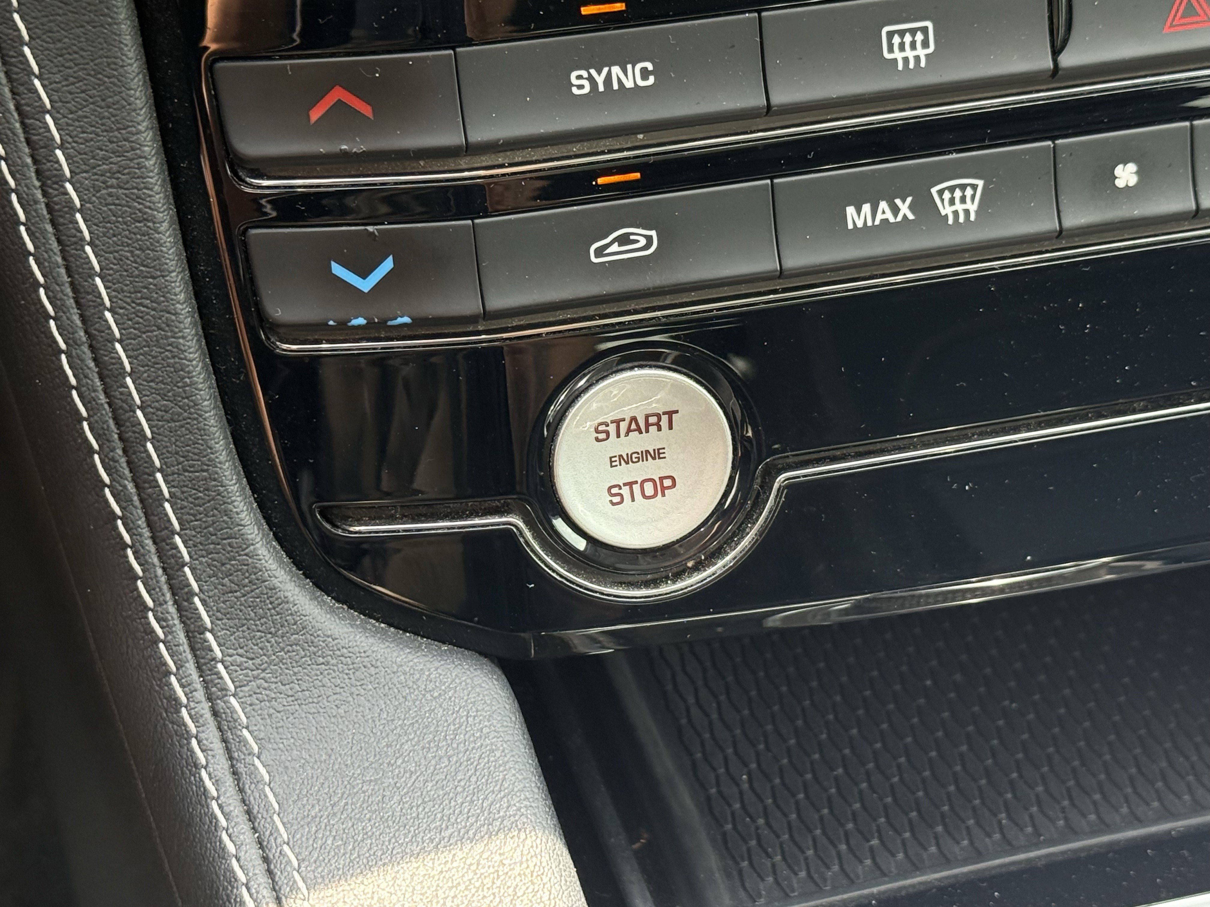 Used 2017 Jaguar F-PACE R-Sport image 23