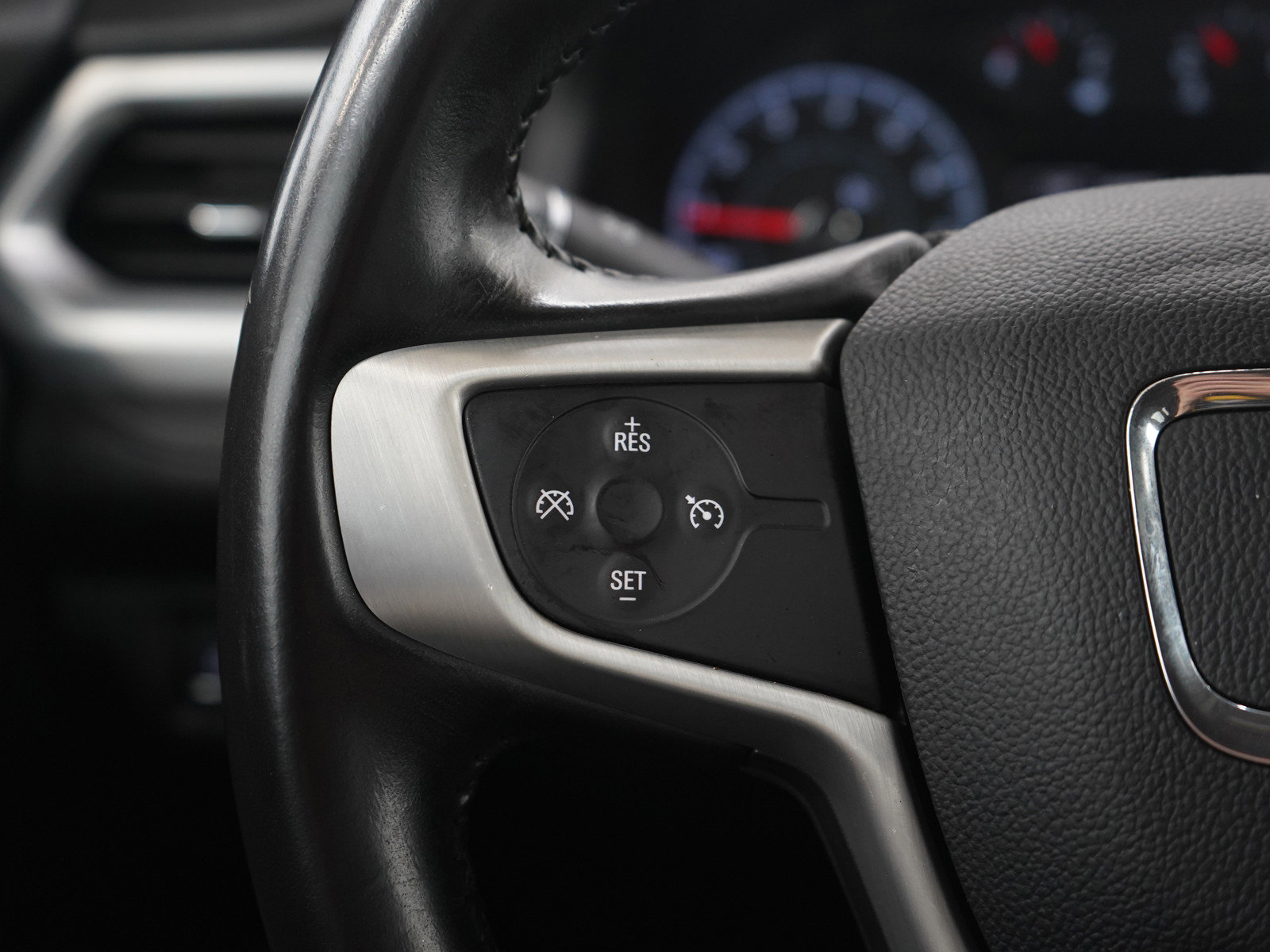 Used 2019 GMC Acadia SLE image 27