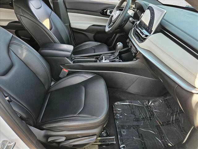 Used 2025 Jeep Compass Limited image 18