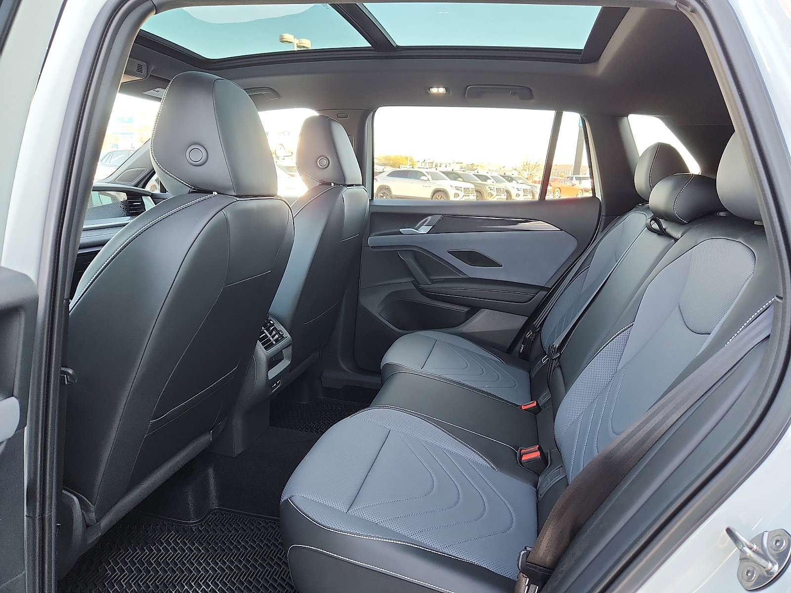 New 2026 Volkswagen Tiguan SE R-Line image 12