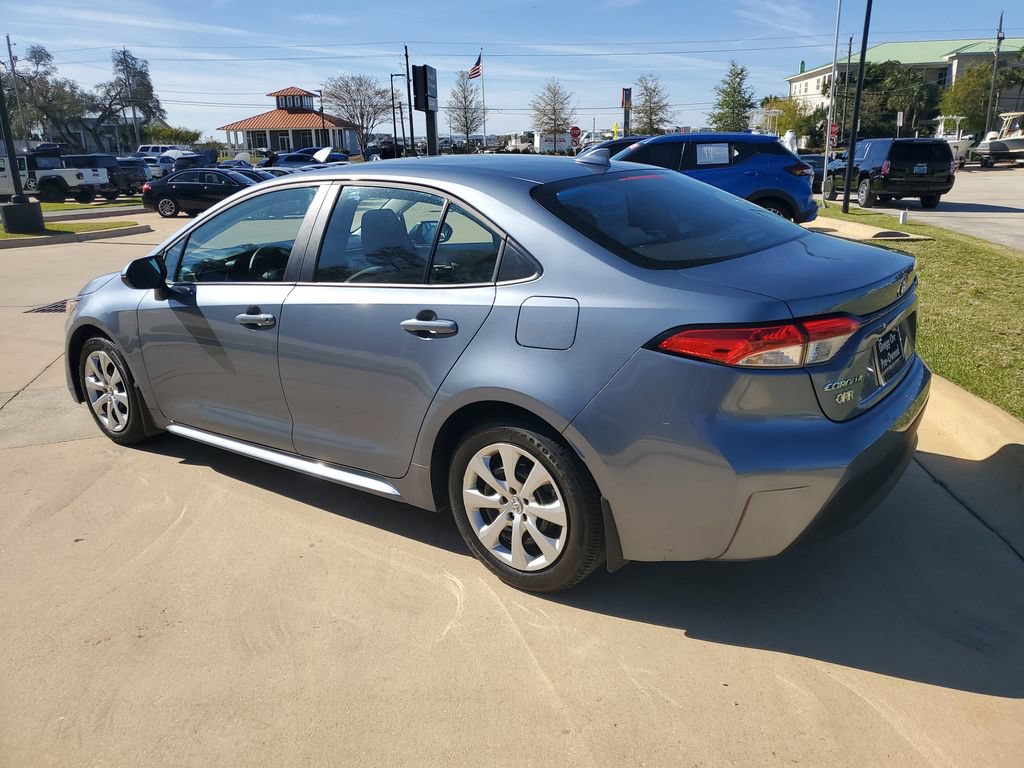 Used 2025 Toyota Corolla LE FWD image 3