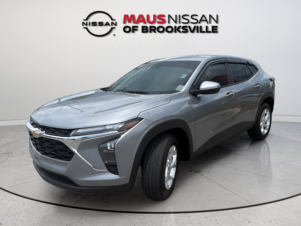 Used 2026 Chevrolet Trax LS w/ LS Convenience Package FWD image 4