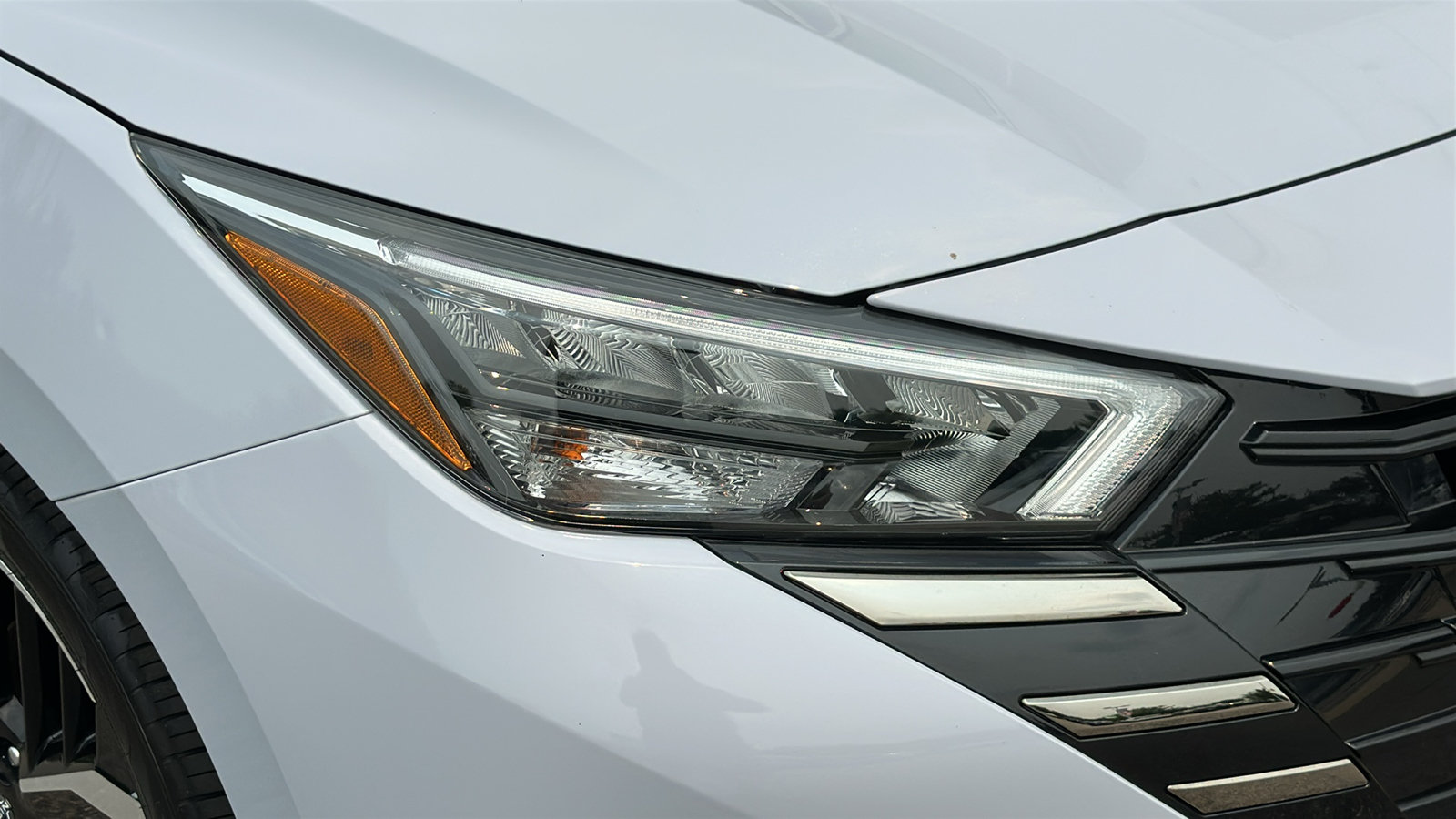 Certified 2023 Nissan Versa SR w/ Trunk Package FWD image 4