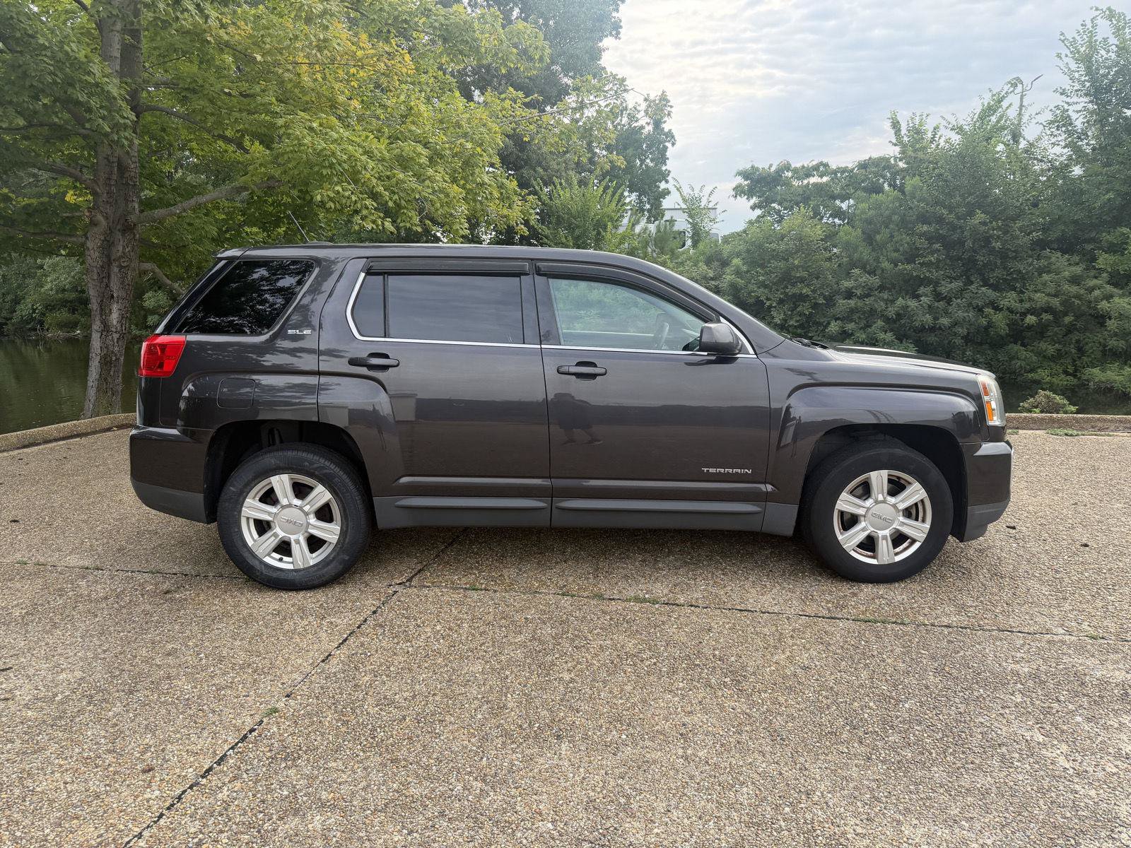 Used 2016 GMC Terrain SLE AWD/4WD image 2