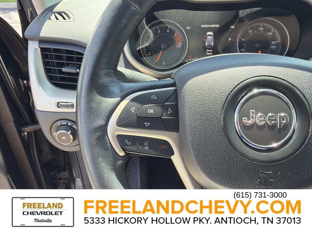Used 2016 Jeep Cherokee Limited w/ Luxury Group FWD image 28