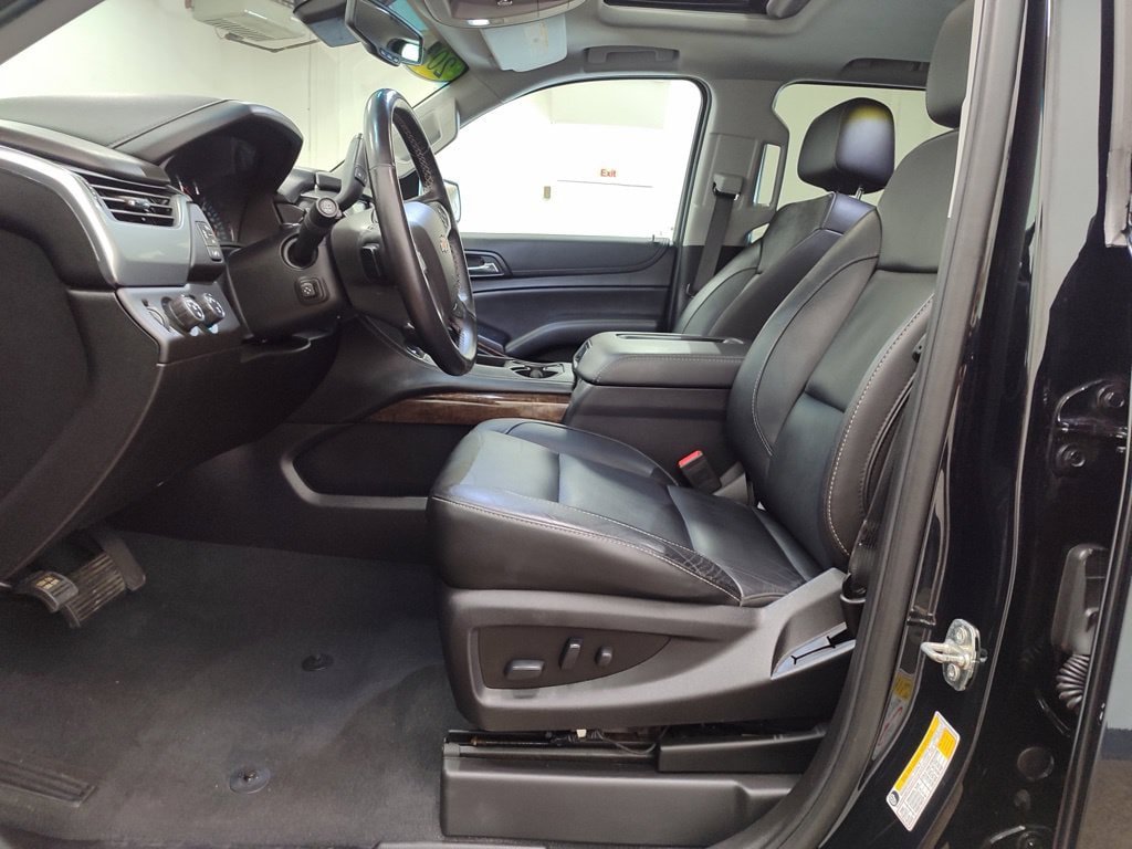 Used 2019 Chevrolet Tahoe LT w/ Luxury Package AWD/4WD image 13