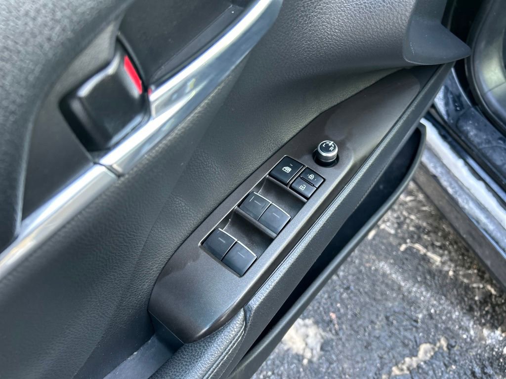 Used 2022 Toyota Camry XLE image 12