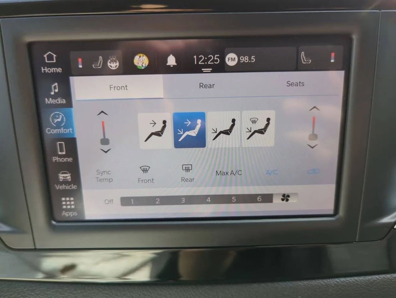 Used 2023 Chrysler Voyager LX FWD image 19