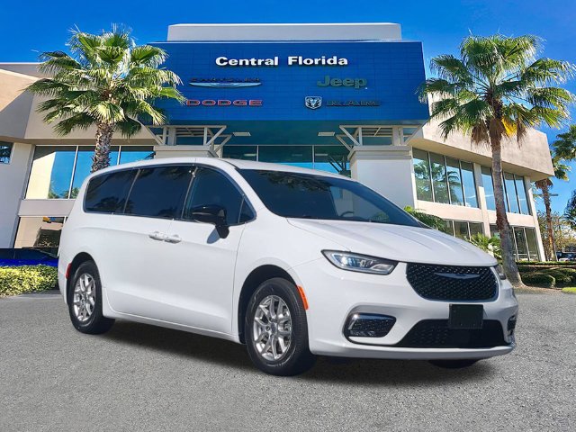 Certified 2025 Chrysler Pacifica Select FWD image 2