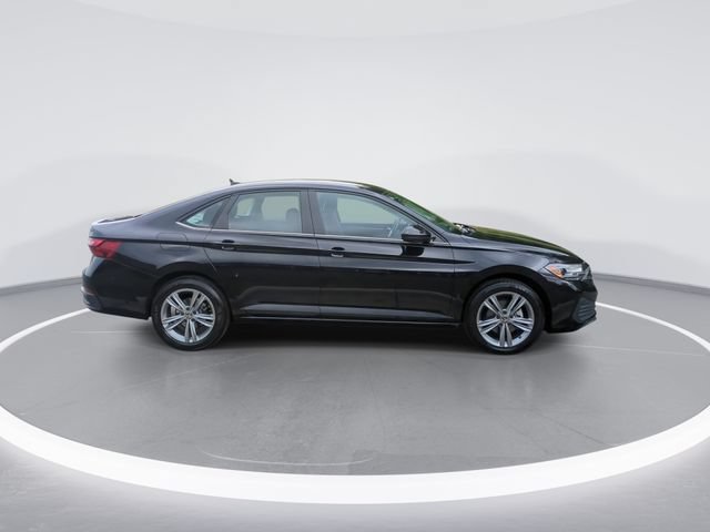Used 2024 Volkswagen Jetta SE FWD image 9
