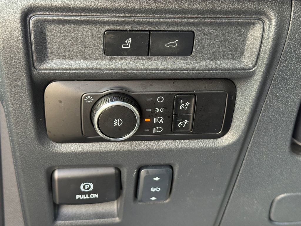 Used 2024 Ford Expedition Limited image 3