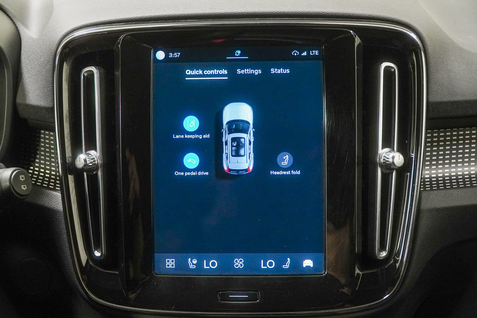 Used 2021 Volvo XC40 P8 Recharge w/ Advanced Package AWD/4WD image 30