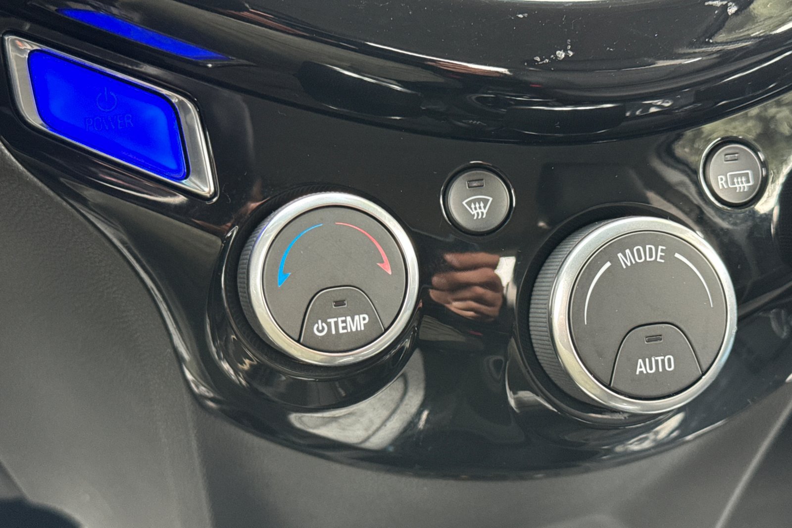 Used 2014 Chevrolet Spark LT FWD image 29