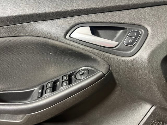 Used 2016 Ford Focus SE w/ SE Power Seat Package FWD image 24