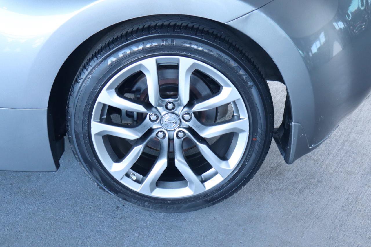 Used 2014 Nissan 370Z Touring RWD image 11