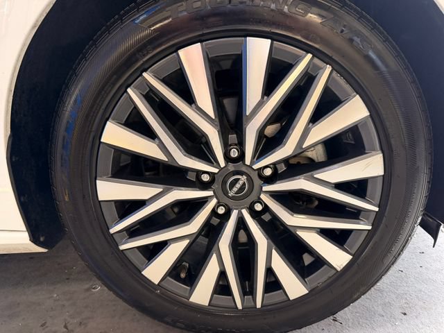Used 2025 Nissan Altima 2.5 SV FWD image 29