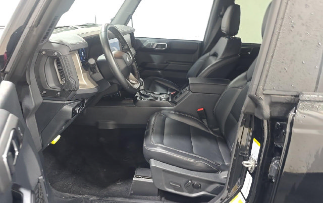 Used 2025 Ford Bronco Outer Banks AWD/4WD image 6