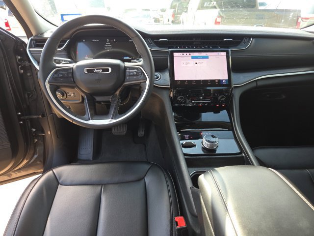 Used 2024 Jeep Grand Cherokee L Limited AWD/4WD image 7