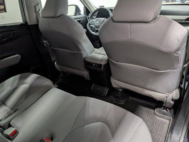Used 2021 Toyota Highlander LE AWD/4WD image 17