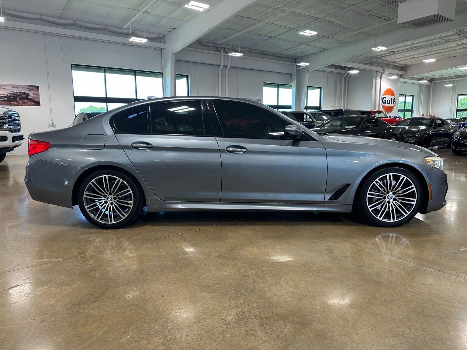 Used 2018 BMW 530i w/ M Sport Package RWD image 9