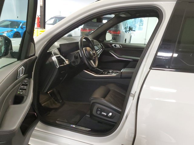 Used 2025 BMW X5 xDrive40i w/ M Sport Package AWD/4WD image 20