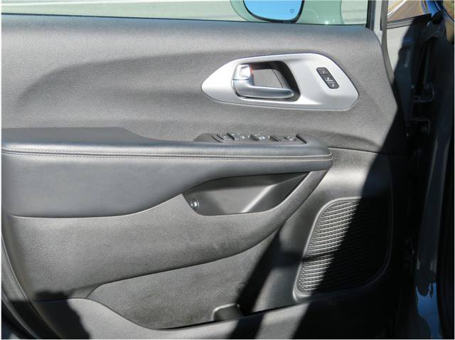 Used 2022 Chrysler Pacifica Touring-L w/ S Appearance Package FWD image 14