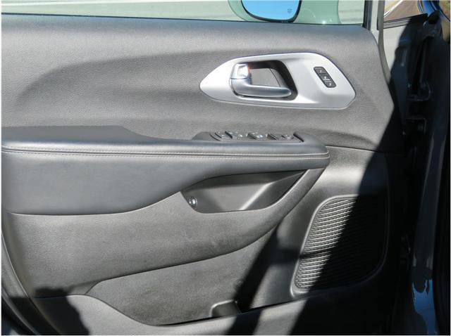 Used 2022 Chrysler Pacifica Touring-L w/ S Appearance Package image 14