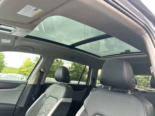 Used 2024 Volkswagen Atlas Peak Edition SE AWD/4WD image 25