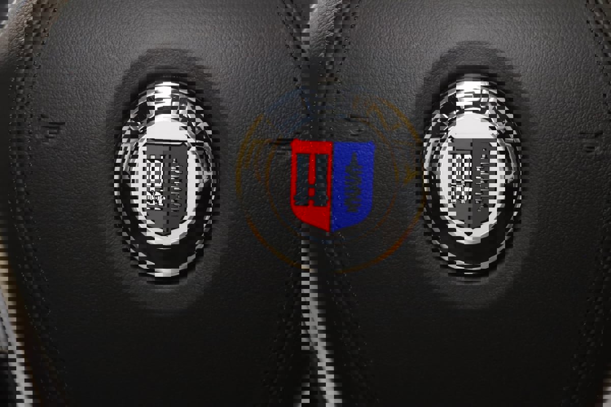 Used 2022 BMW ALPINA B7 xDrive w/ Luxury Rear Seating Package image 75