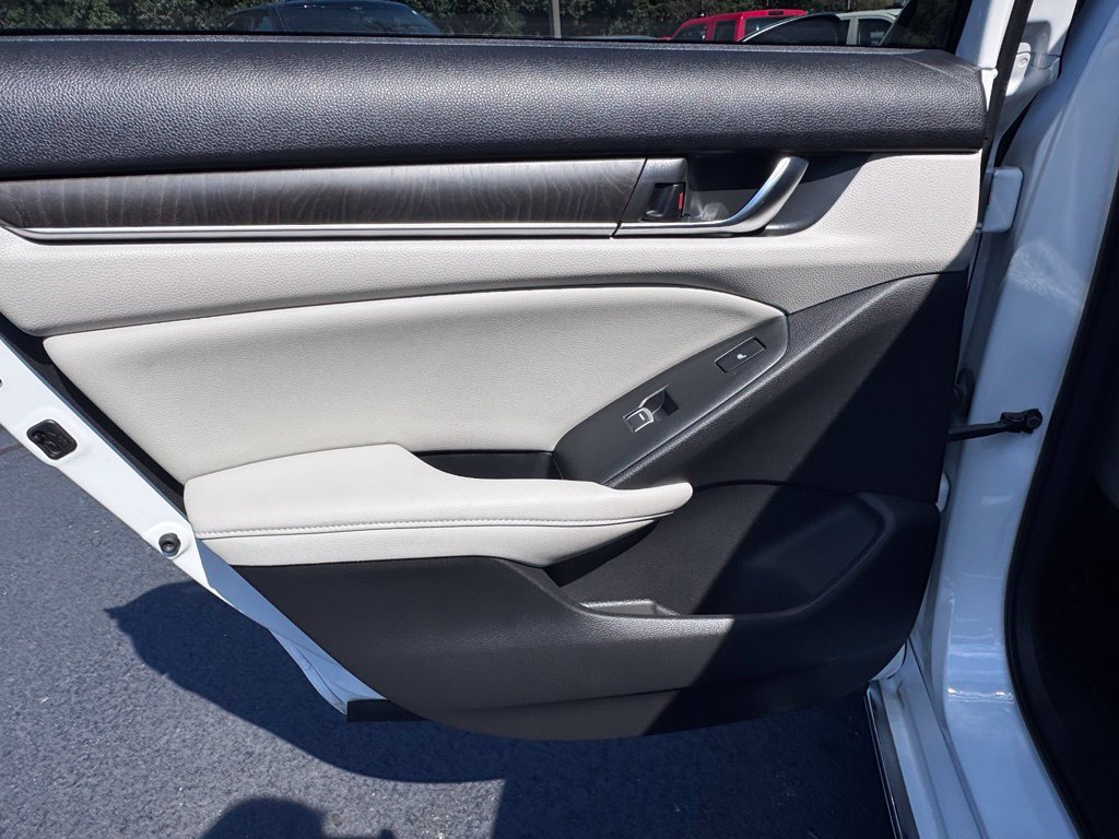 Used 2018 Honda Accord Touring image 25