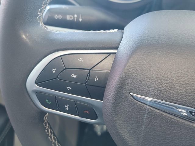 Certified 2024 Chrysler Pacifica Touring-L image 16