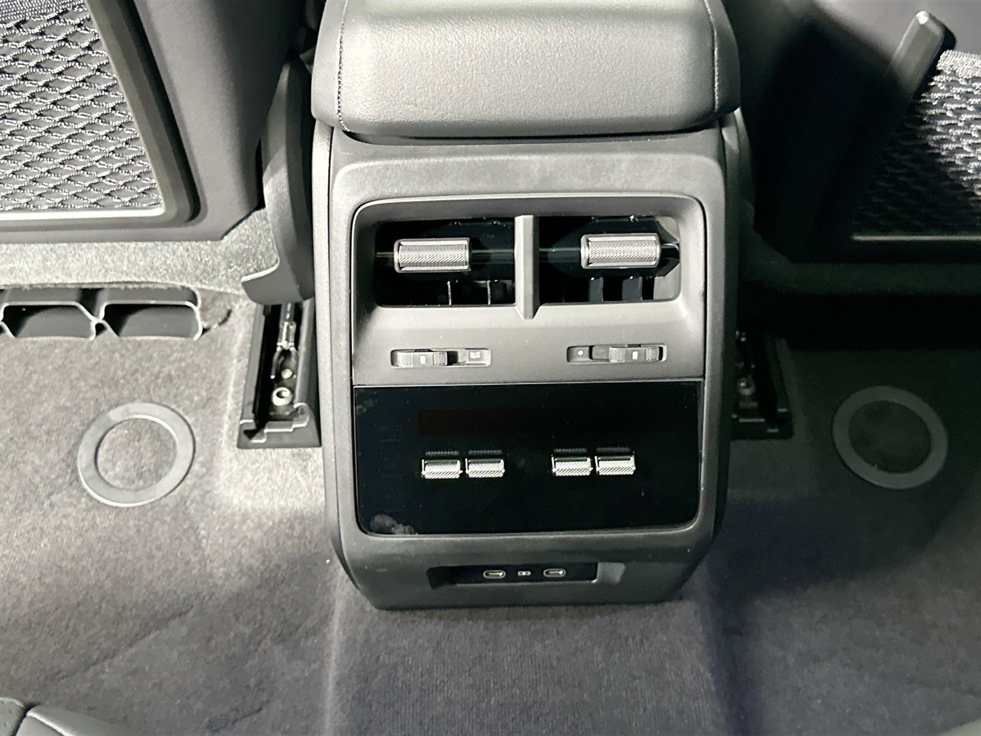 Certified 2025 Porsche Macan 4 Electric image 36