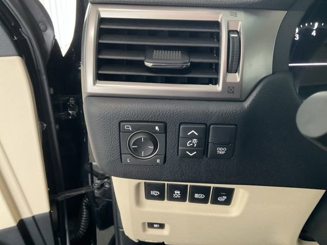 Used 2023 Lexus GX 460 Premium w/ Premium Package image 9