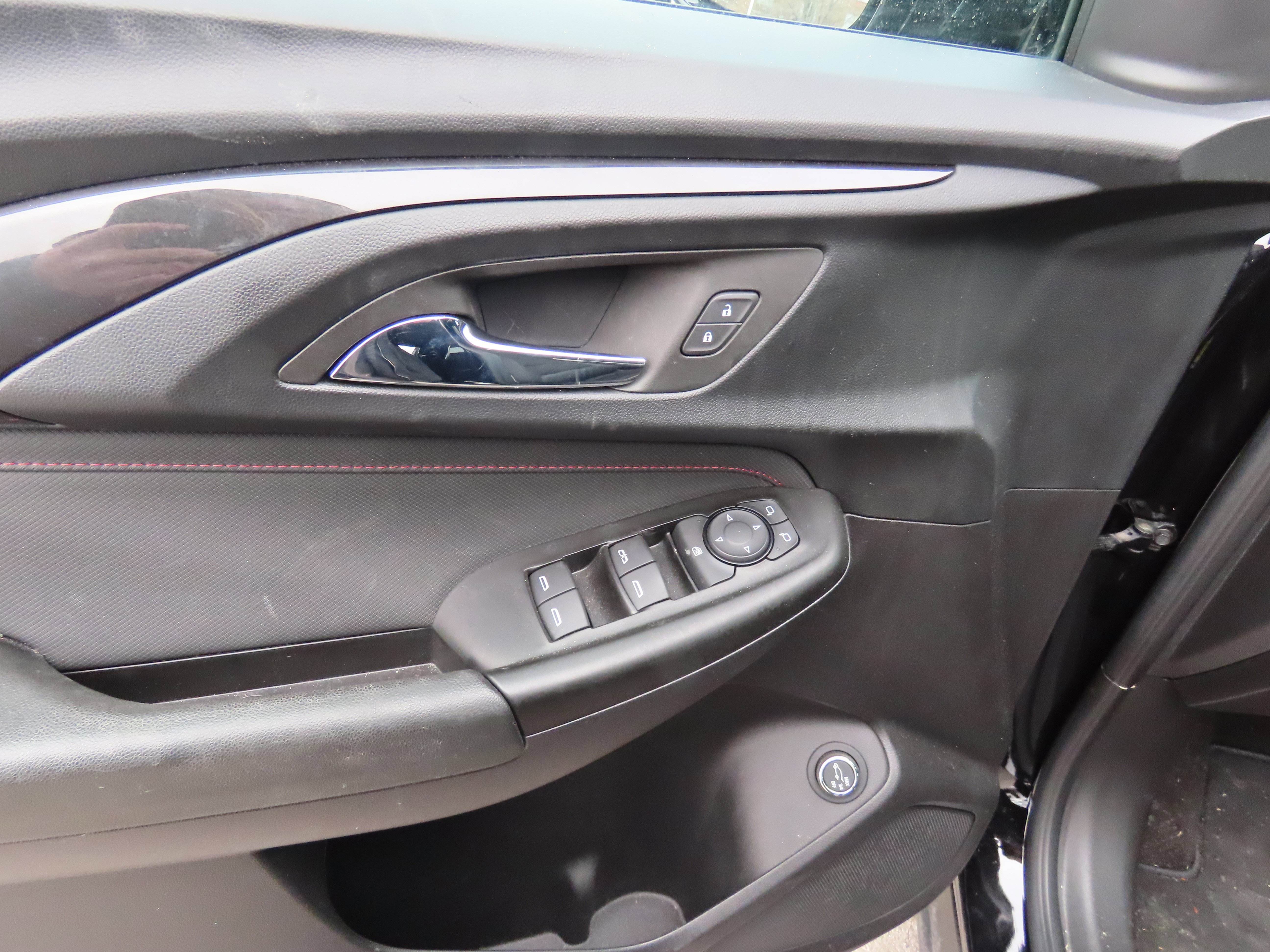 Used 2023 Chevrolet TrailBlazer RS w/ Sun and Liftgate Package AWD/4WD image 23