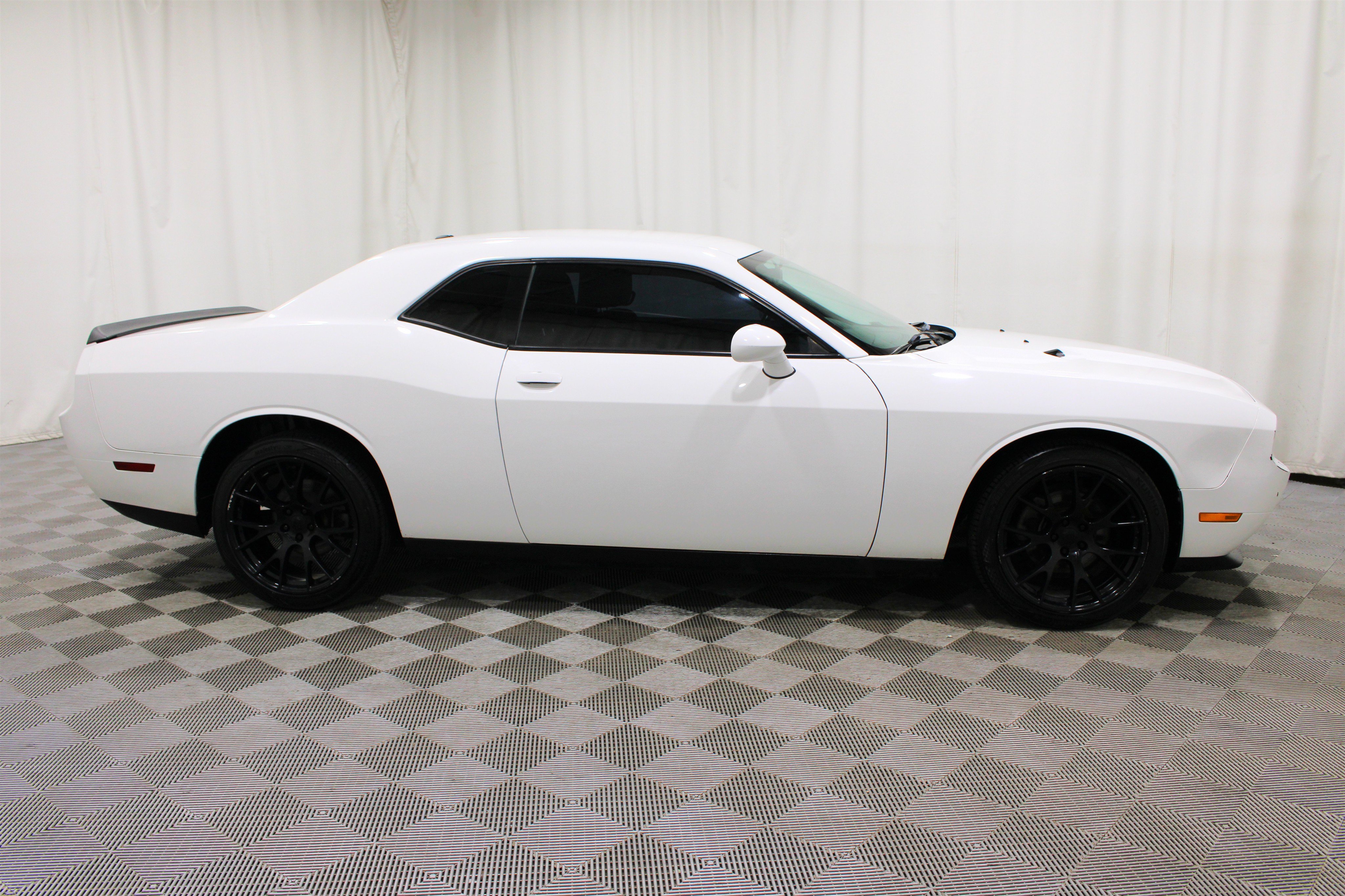 Used 2014 Dodge Challenger SXT RWD image 21
