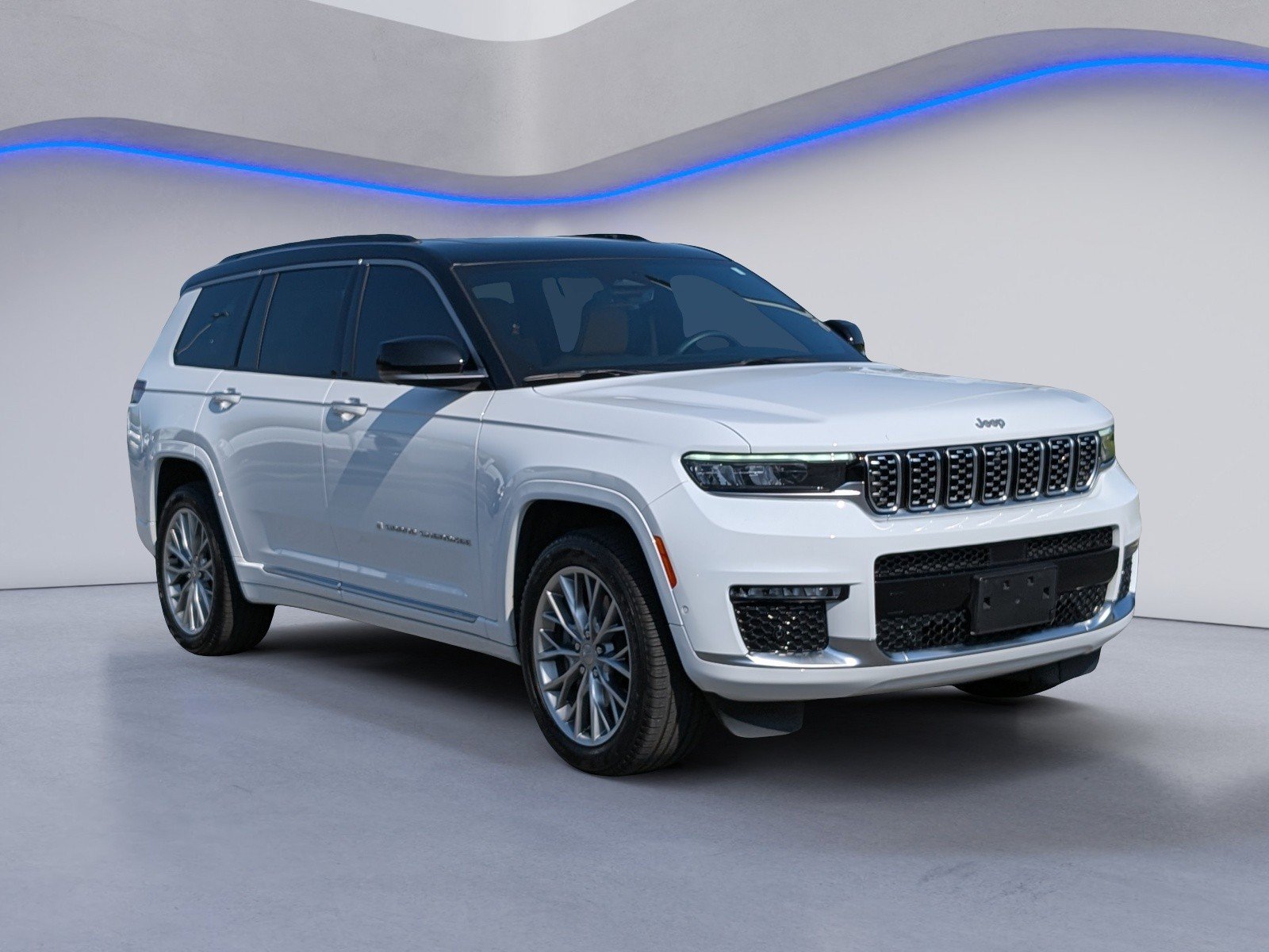 Used 2024 Jeep Grand Cherokee L Summit w/ Luxury Tech Group V AWD/4WD image 5