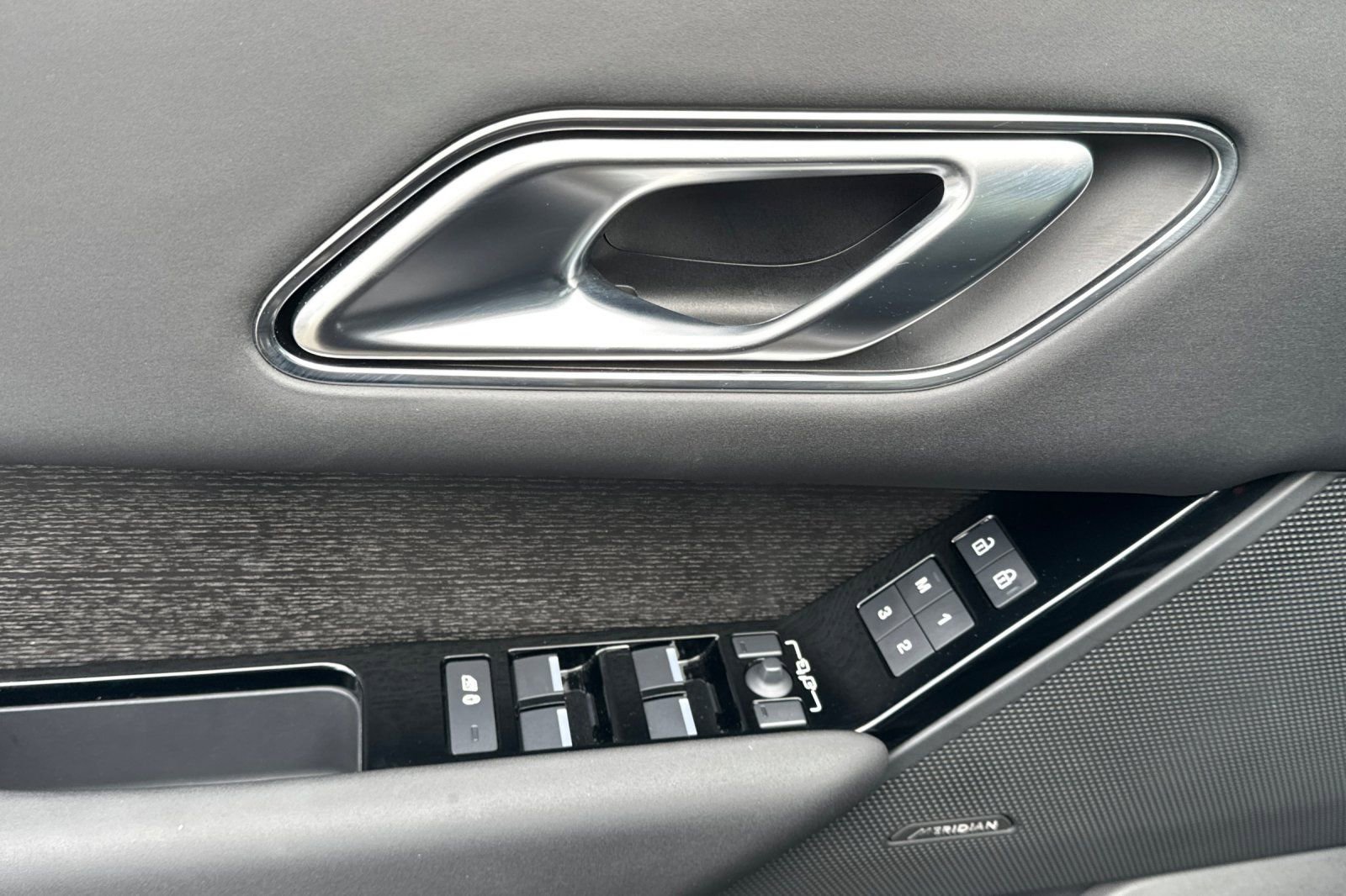 Used 2026 Land Rover Range Rover Velar Dynamic SE image 10