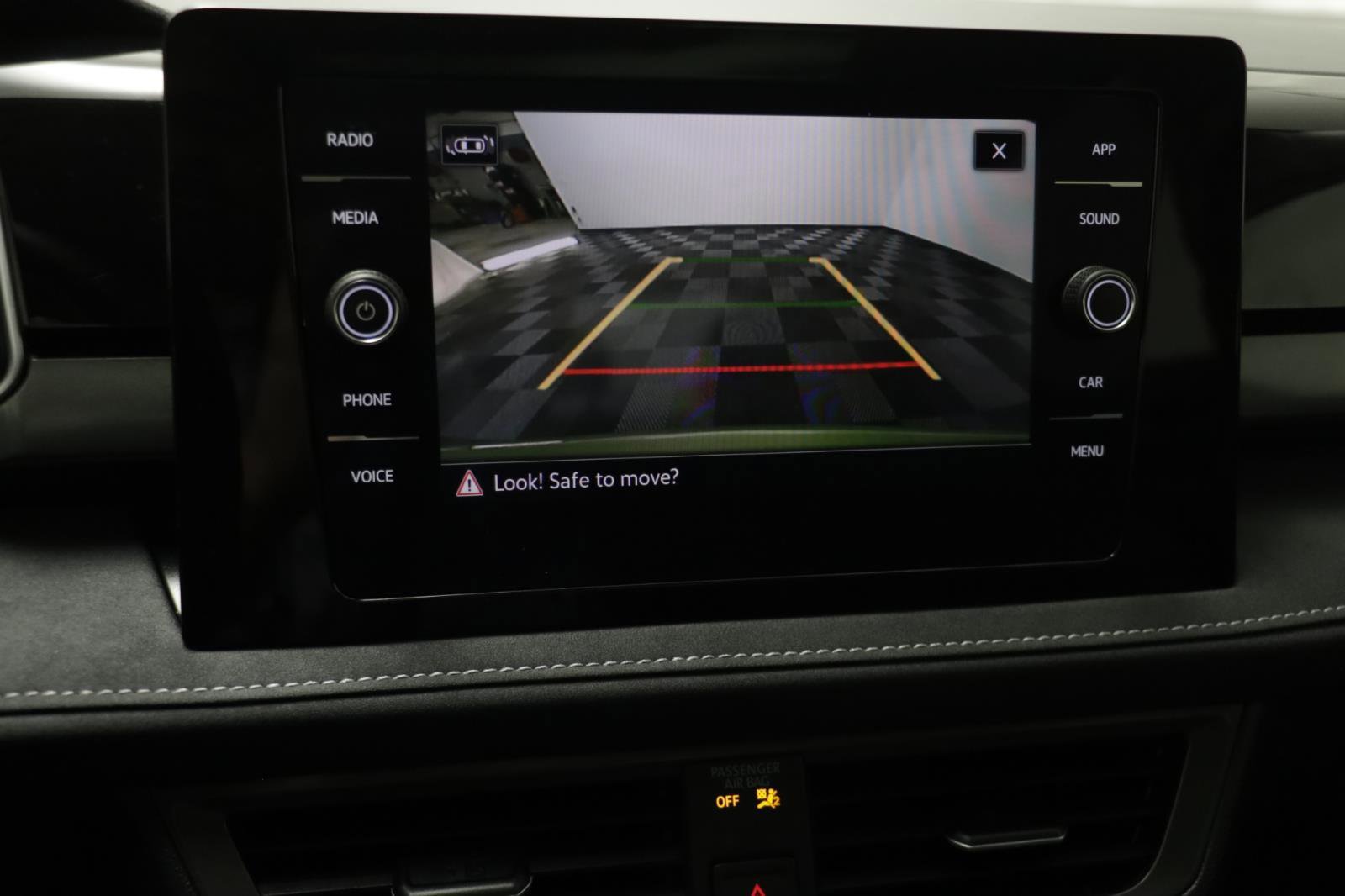 Used 2025 Volkswagen Taos SE image 9