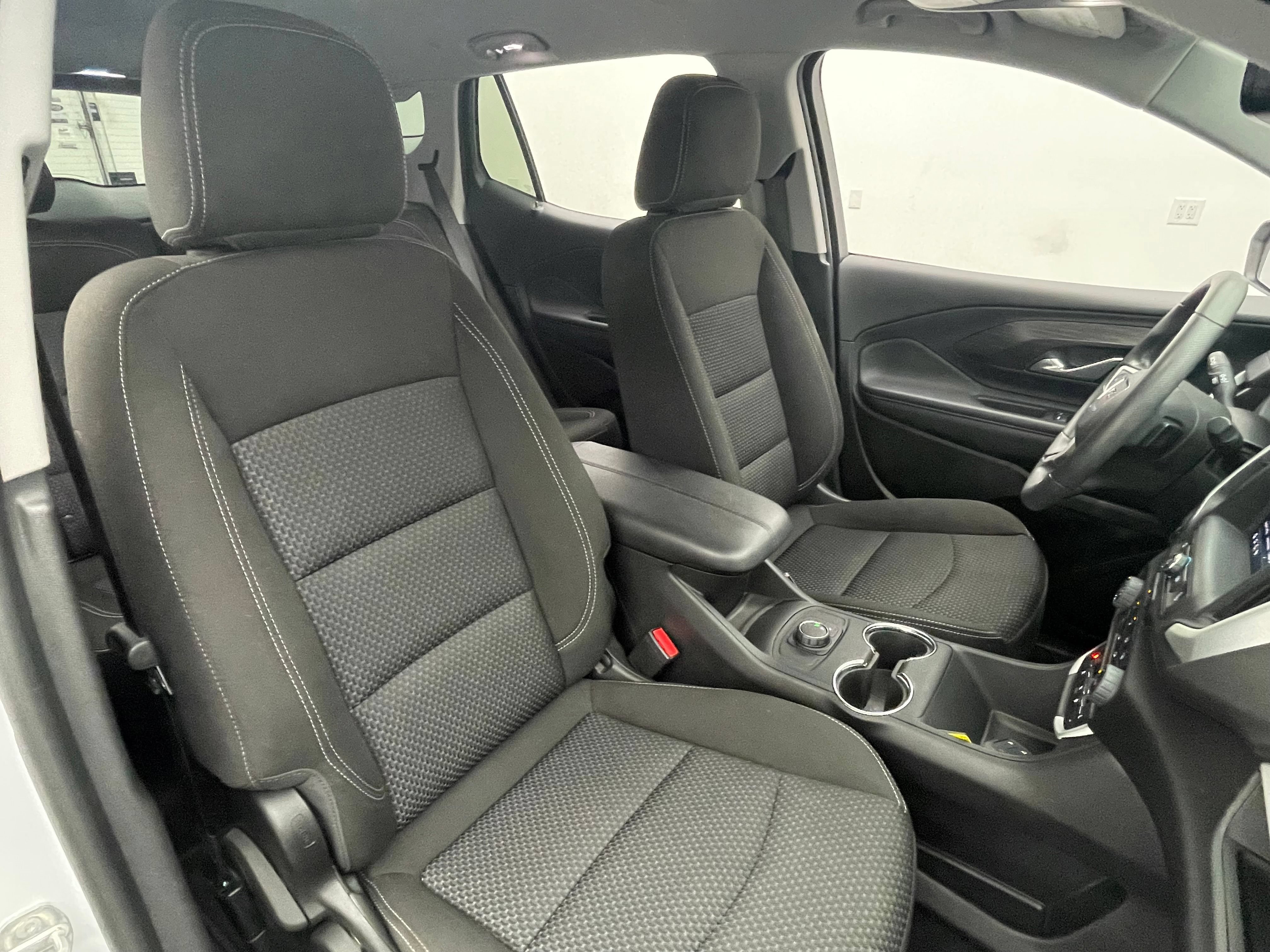 Used 2024 GMC Terrain SLE FWD image 30