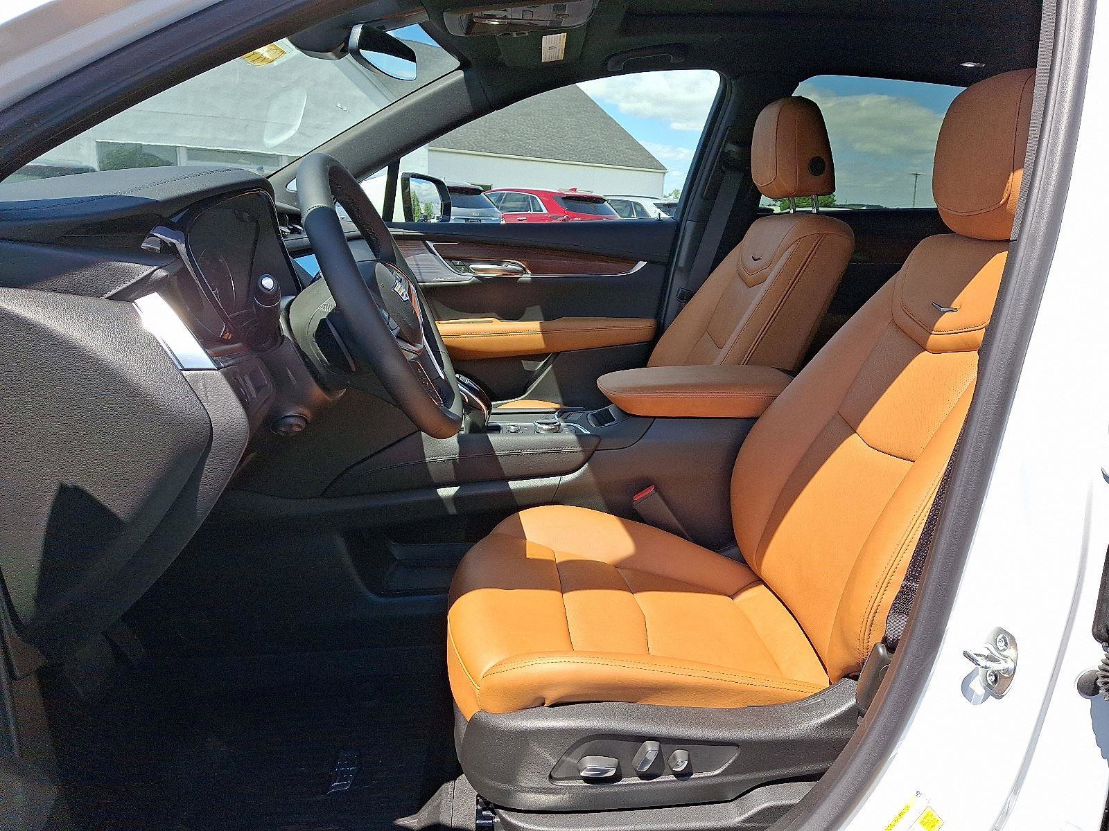 New 2025 Cadillac XT5 Premium Luxury w/ LPO, Floor Liner Package AWD/4WD image 7