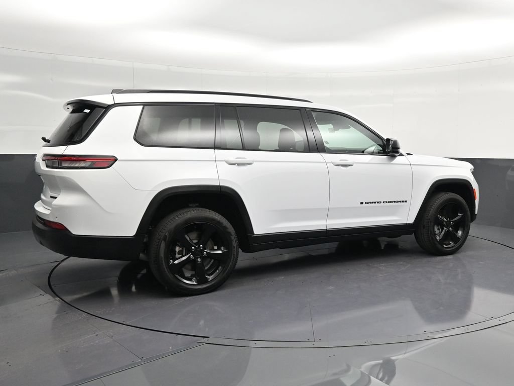 Used 2025 Jeep Grand Cherokee L Limited w/ Black Appearance Package RWD image 3