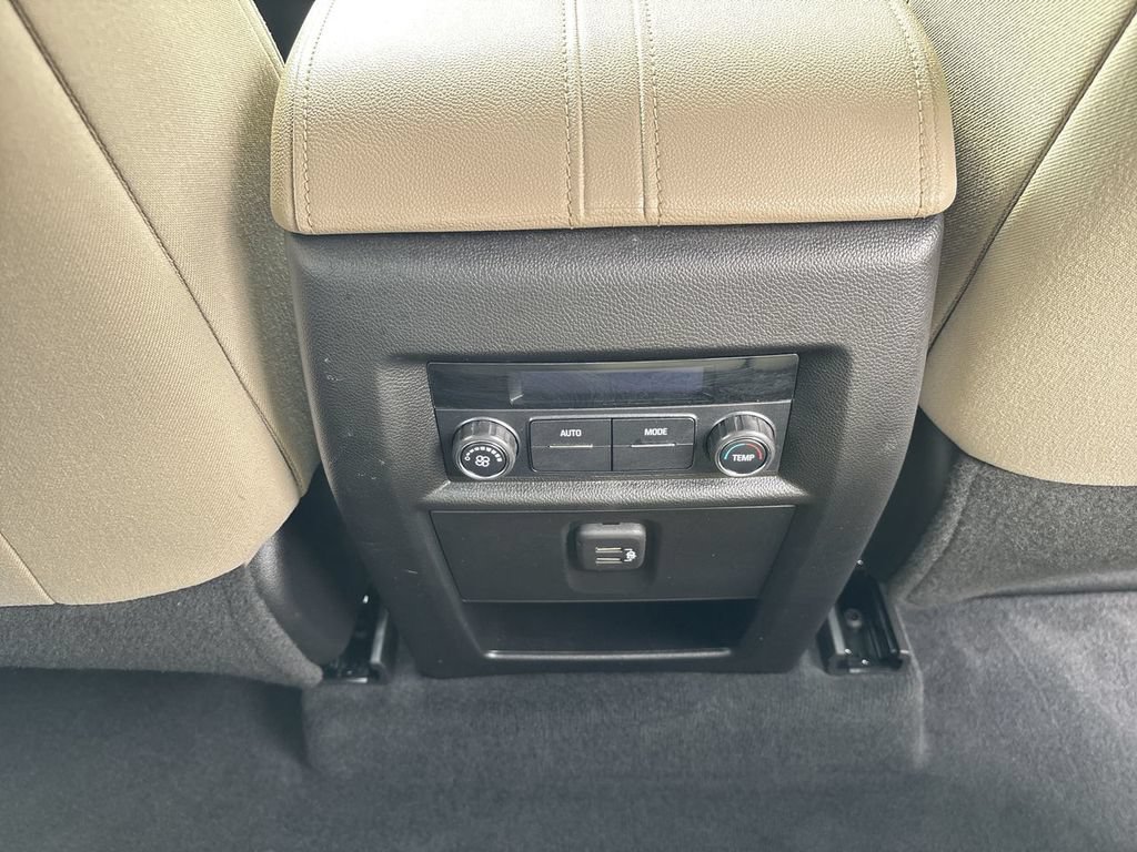 Certified 2022 Chevrolet Traverse LS AWD/4WD image 24